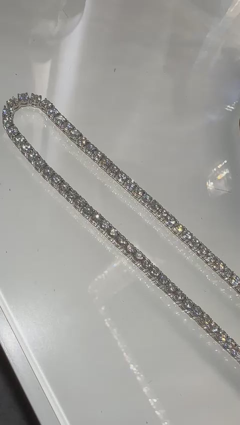 Load video: 3.5 mm 22inch made of pure silver with moissanite diamonds.